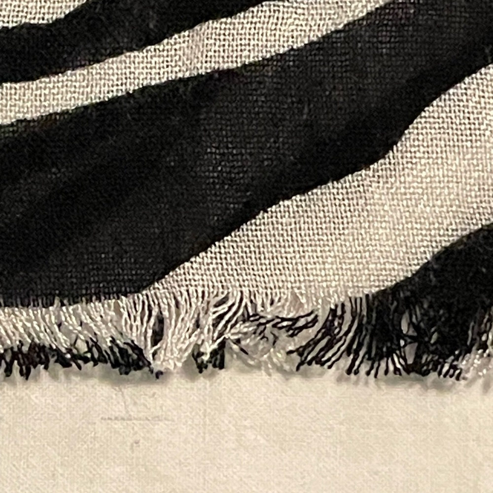 🧣 Joan Rivers Red Poppy & Zebra Stripe Wrap/Scarf w/Frayed Edge. 🧣 - Picture 5 of 16